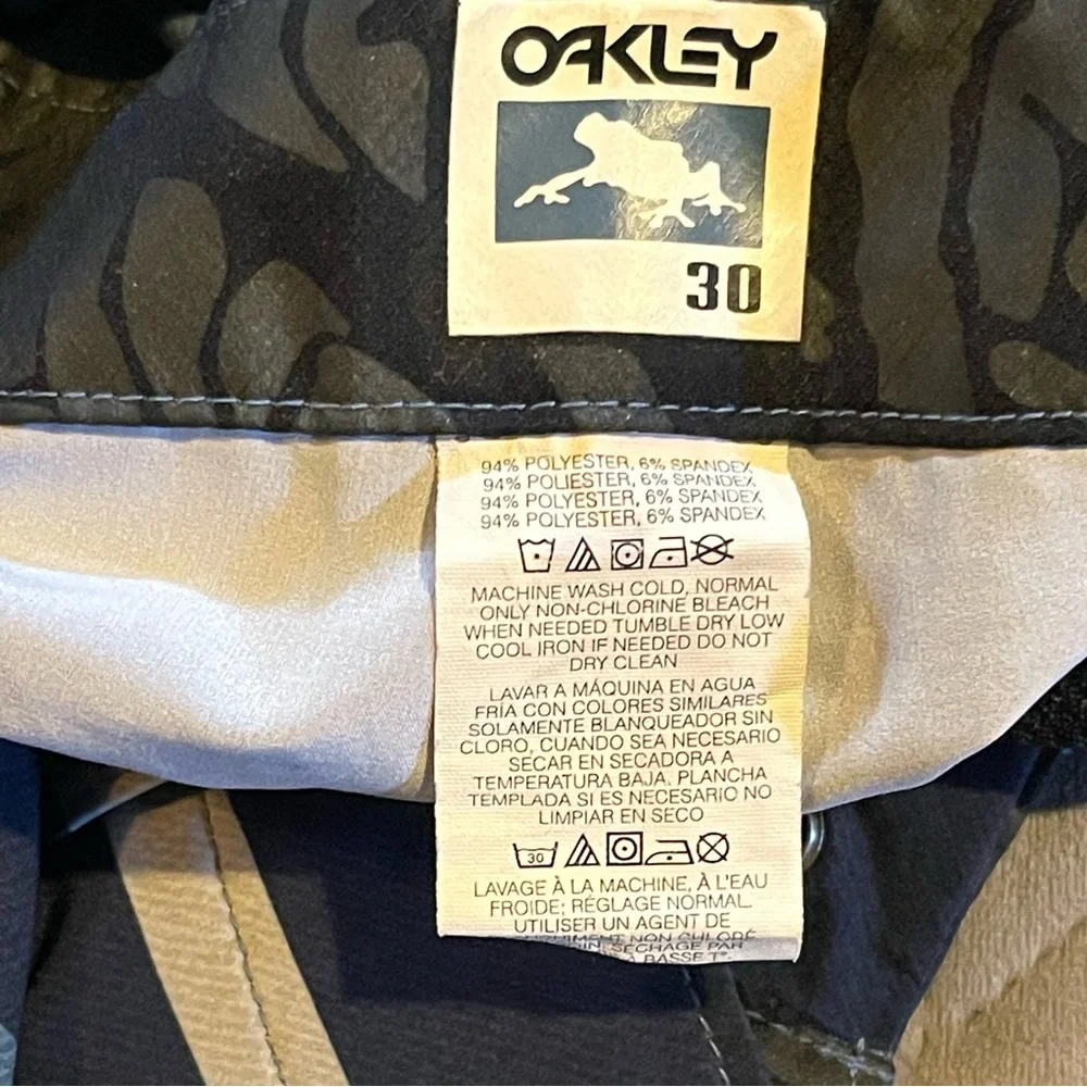 Oakley shorts mens size 30 EUC‎ blue/white